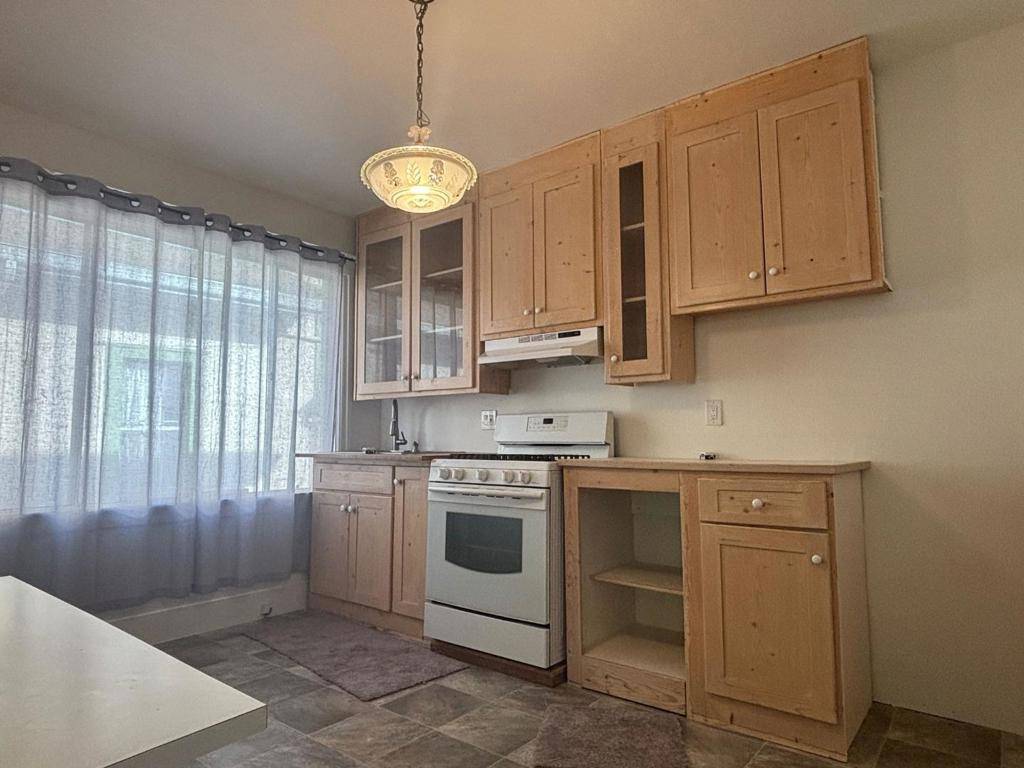 San Mateo, CA 94401,221 N Delaware ST