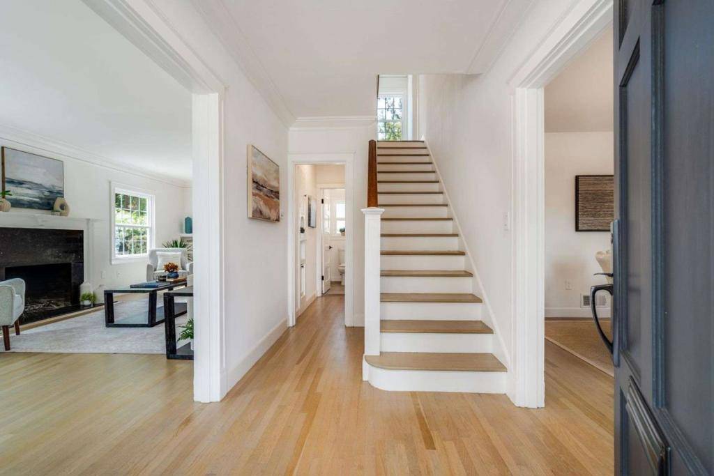 Palo Alto, CA 94301,143 Lowell AVE