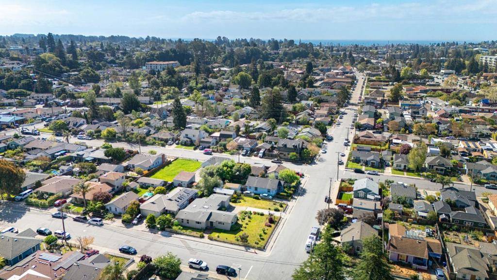Santa Cruz, CA 95060,208 Coulson AVE