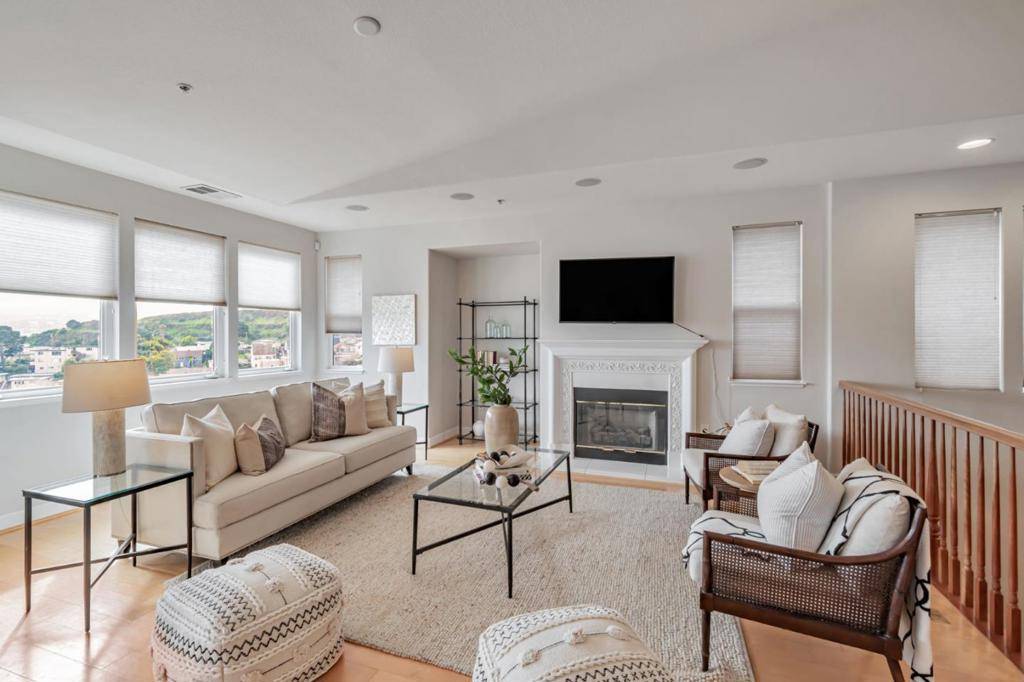 South San Francisco, CA 94080,37 Pointe View PL