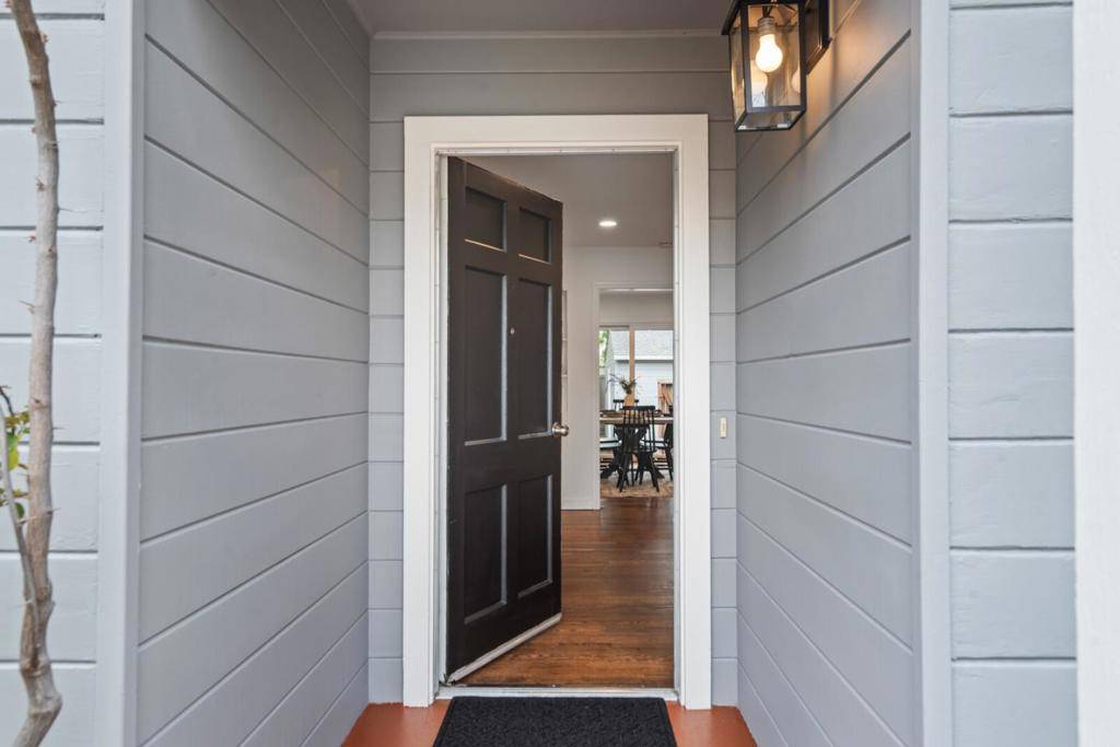 Redwood City, CA 94063,1418 Lenolt ST