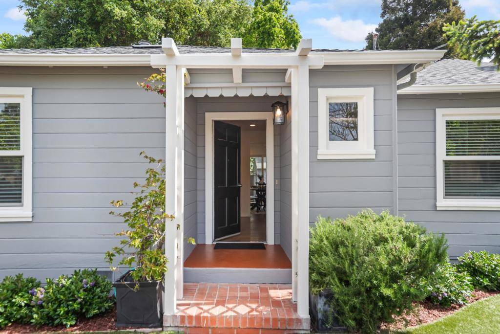 Redwood City, CA 94063,1418 Lenolt ST