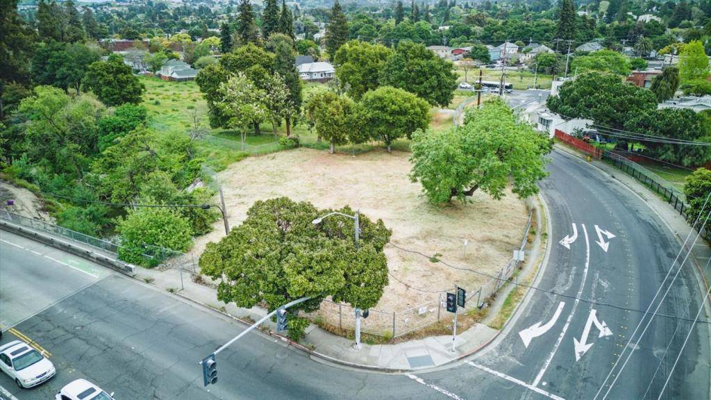 Hayward, CA 94541,1399 A ST