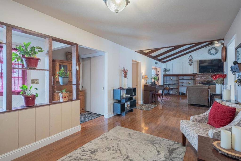 Salinas, CA 93901,335 Palma DR