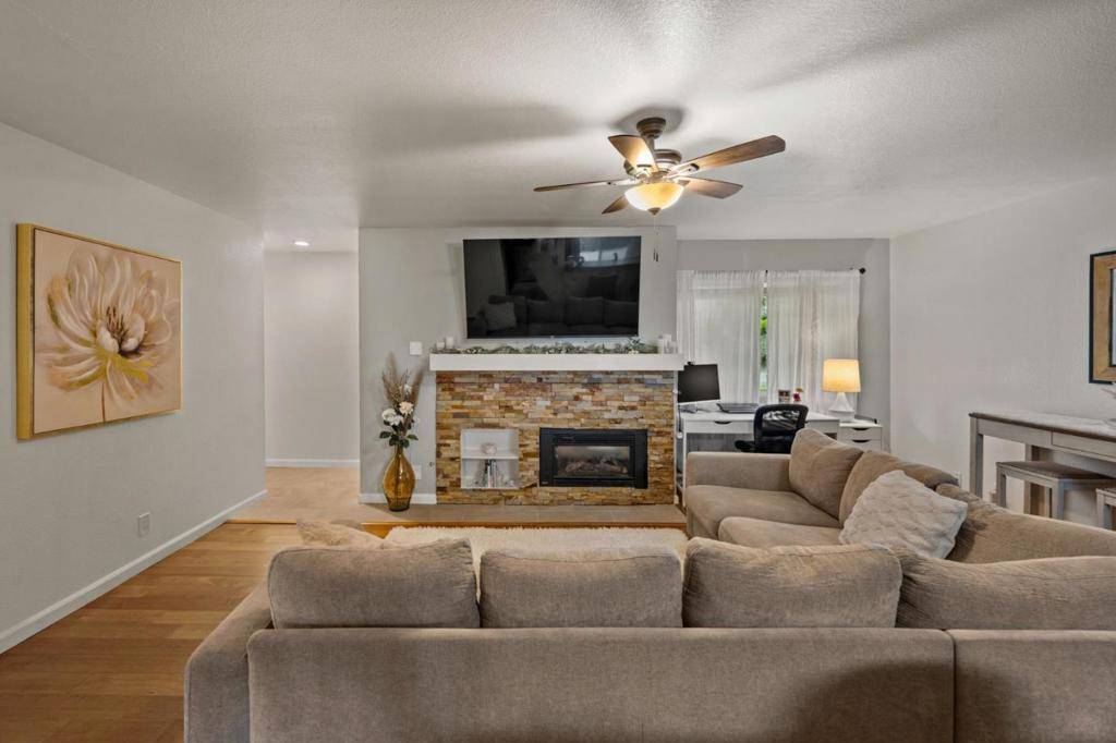 Marina, CA 93933,3095 Marina DR #35