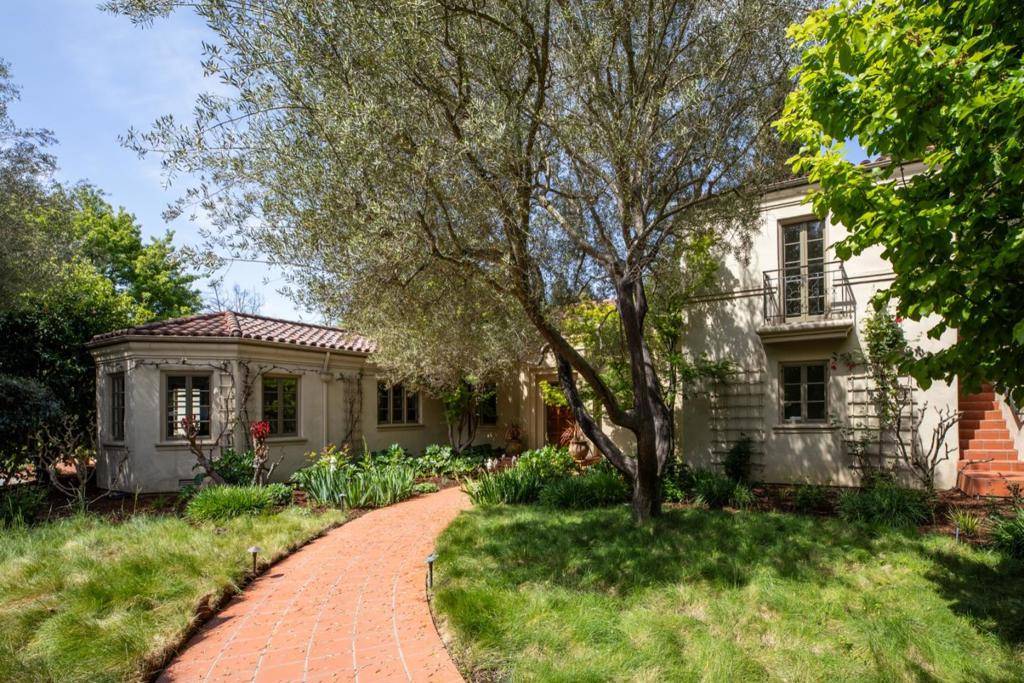 Atherton, CA 94027,64 Alejandra AVE