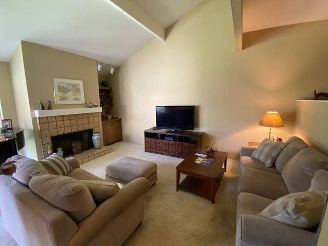 Hollister, CA 95023,270 Joes LN