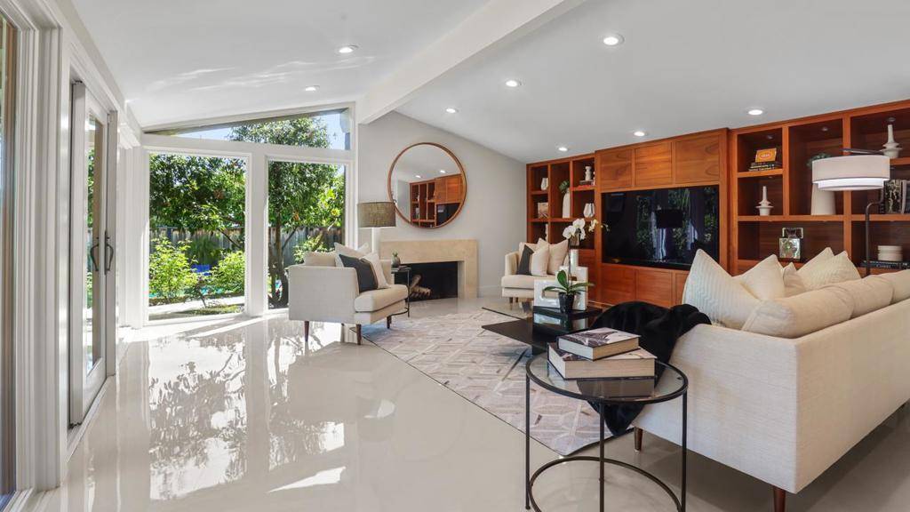 Portola Valley, CA 94028,831 La Mesa DR