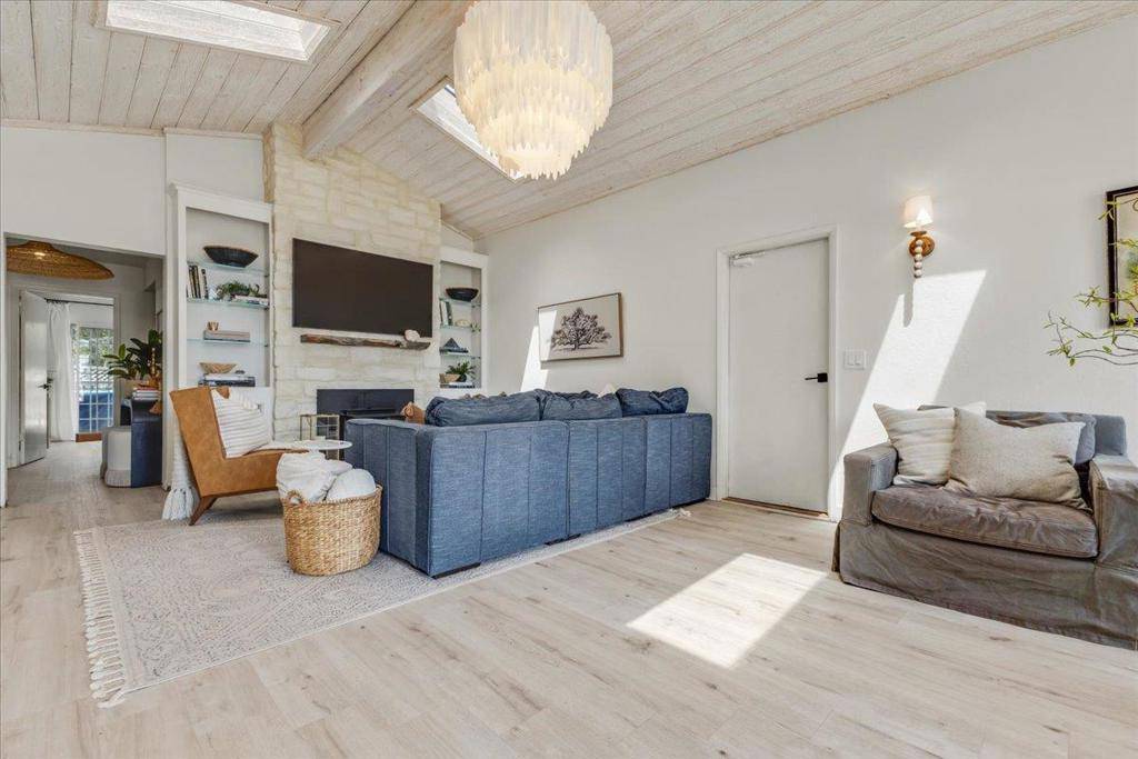 Seaside, CA 93955,1071 Madrid CT