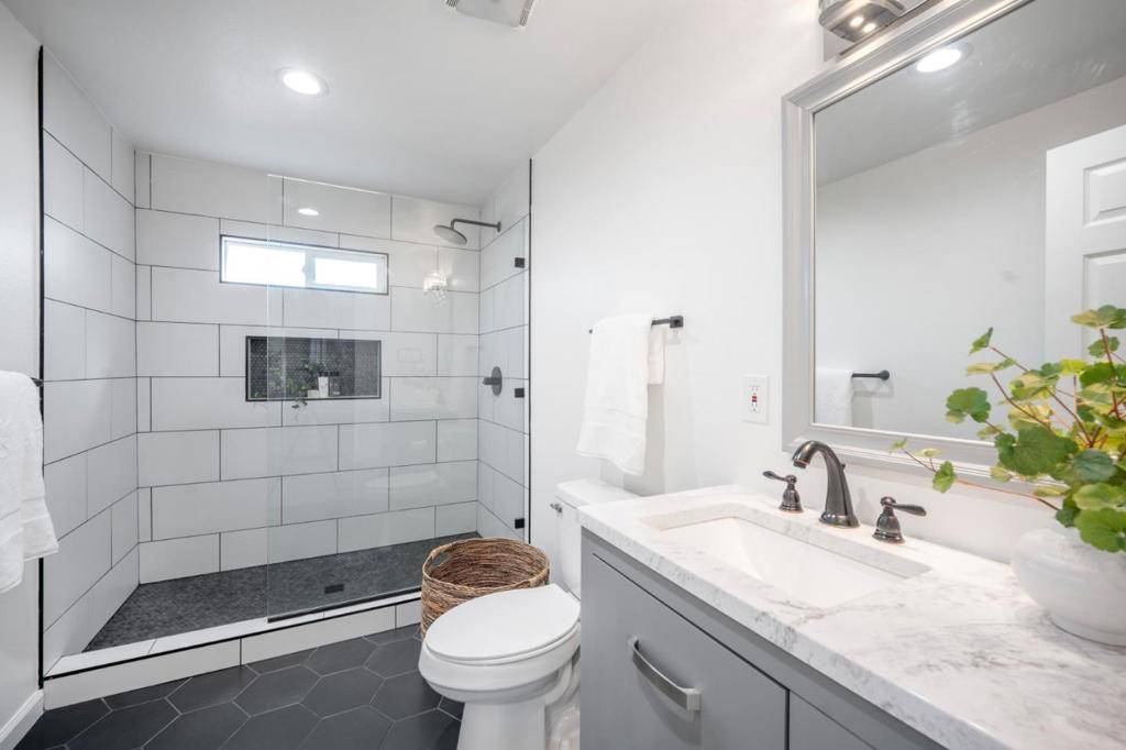 Morgan Hill, CA 95037,110 W Main AVE