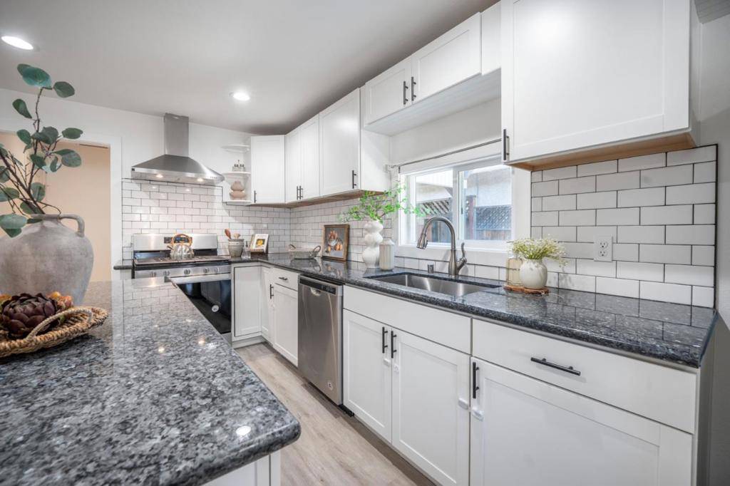 Morgan Hill, CA 95037,110 W Main AVE