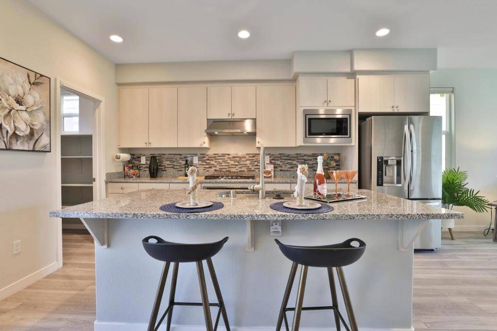 Milpitas, CA 95035,825 Garden ST