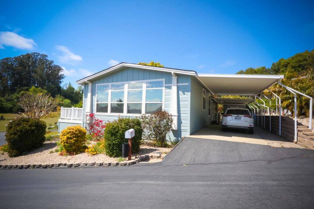 Corralitos, CA 95076,270 Hames RD