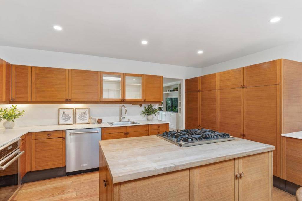 Los Altos Hills, CA 94022,13385 La Cresta DR