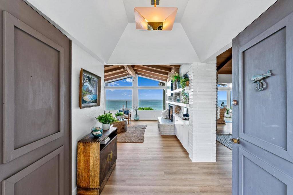 Aptos, CA 95003,701 Seacliff DR