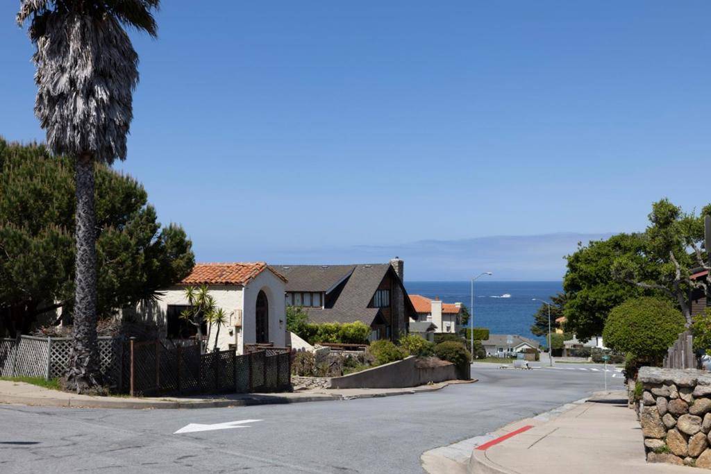 Pacific Grove, CA 93950,132 1st ST