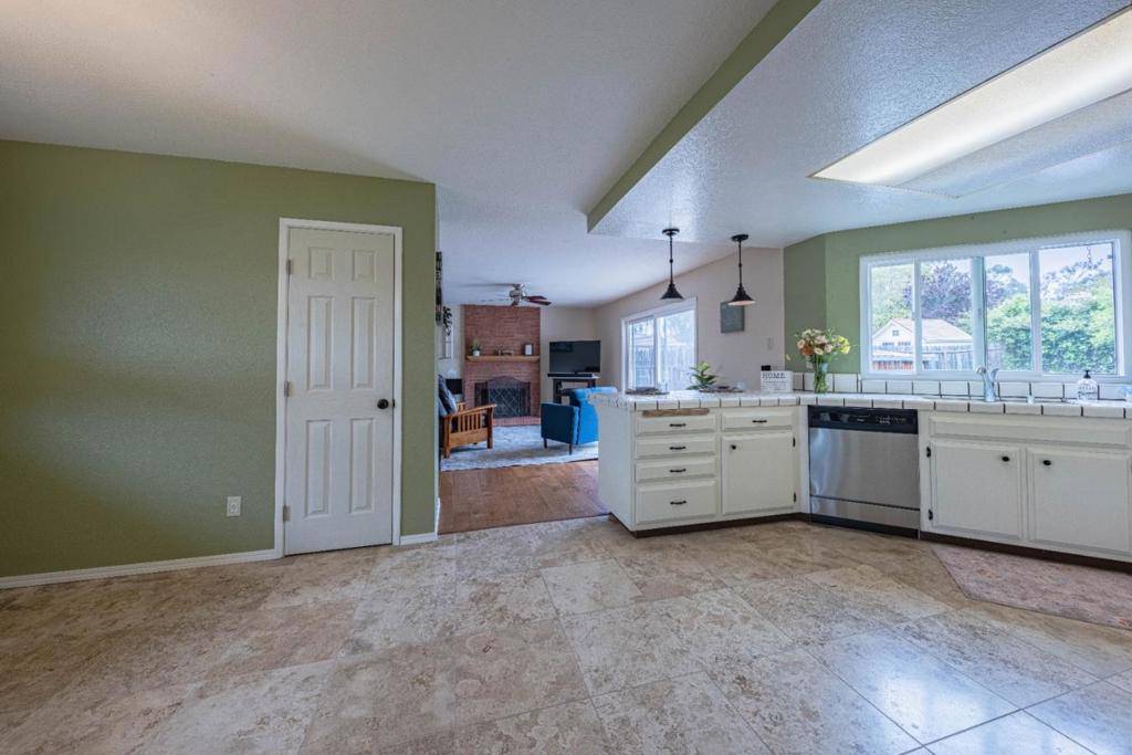 Salinas, CA 93907,9725 Trefoil PL