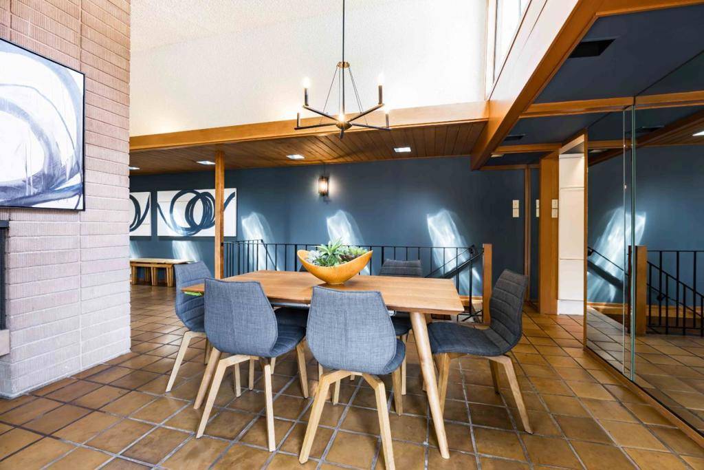 Los Altos Hills, CA 94022,27690 Briones CT