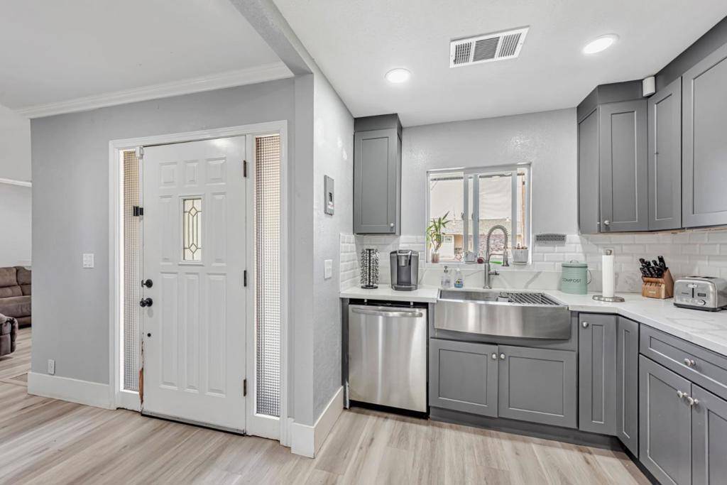 San Leandro, CA 94577,1247 Benedict CT