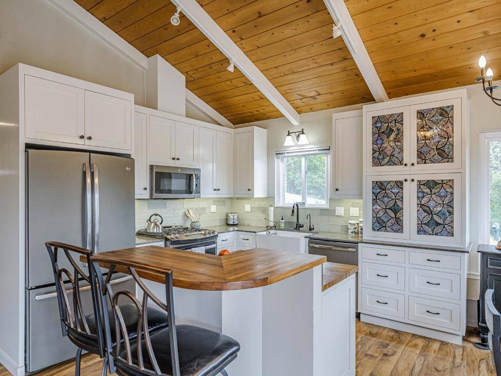Corralitos, CA 95076,353 Allan LN