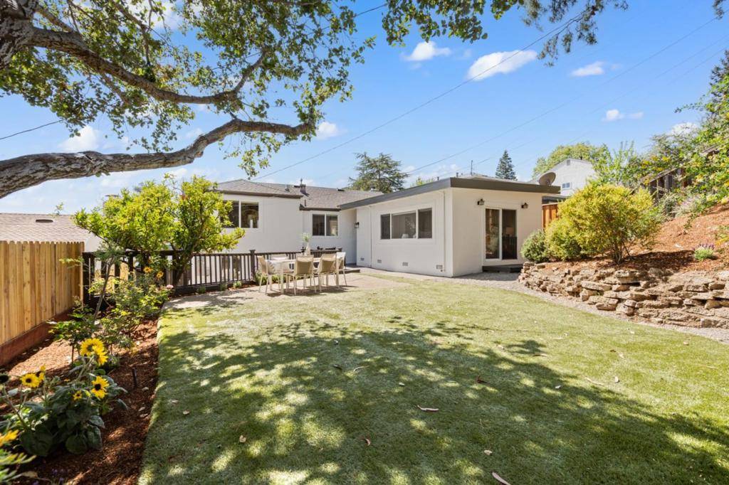 San Carlos, CA 94070,1320 Hull DR