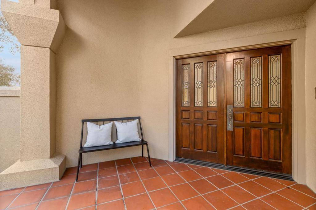 San Carlos, CA 94070,9 Mayflower LN