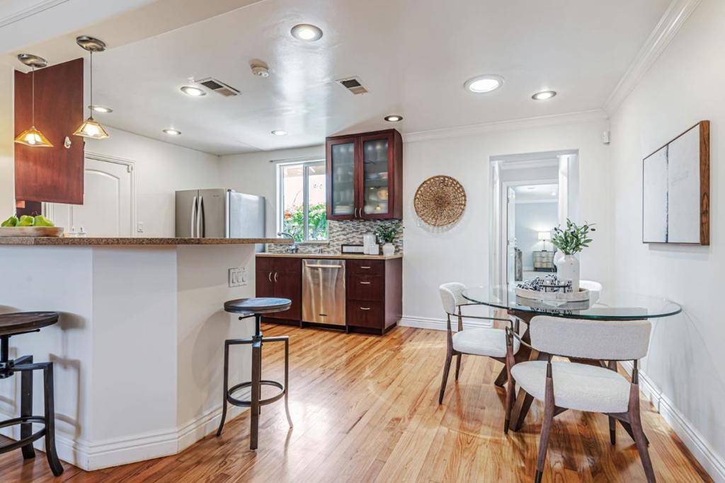 Redwood City, CA 94063,824 8th AVE