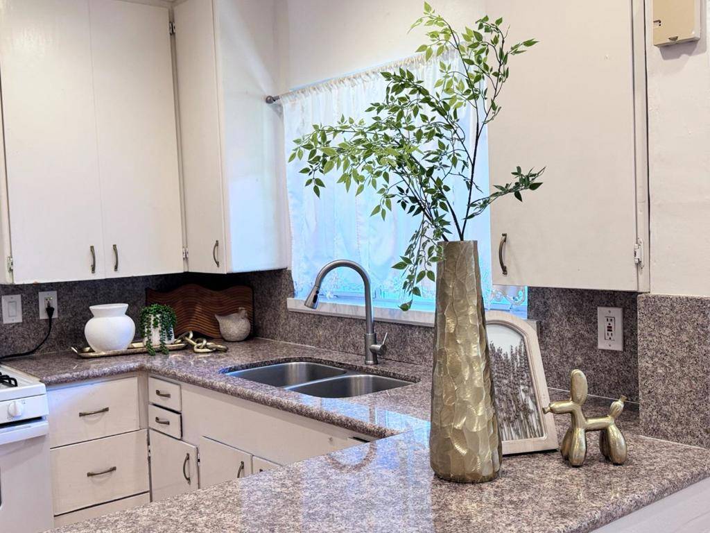 729 La Para AVE Palo Alto, CA 94306