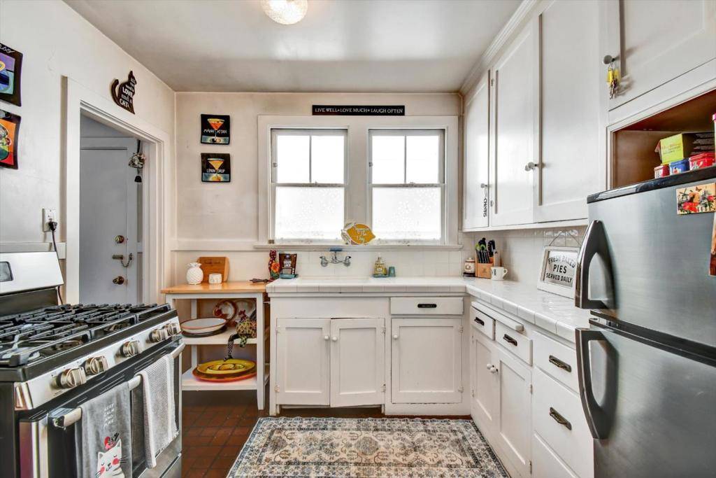 Burlingame, CA 94010,1137 Capuchino AVE