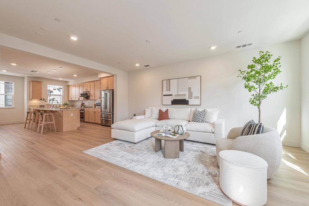Sunnyvale, CA 94085,561 San Pasqual TER #2