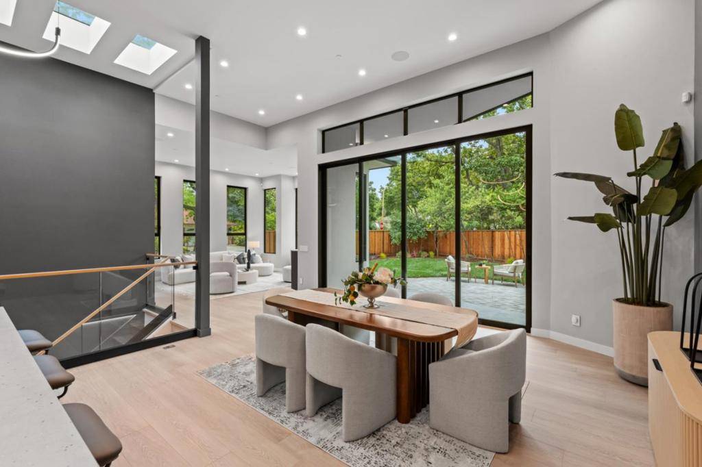 90 Crescent DR Palo Alto, CA 94301
