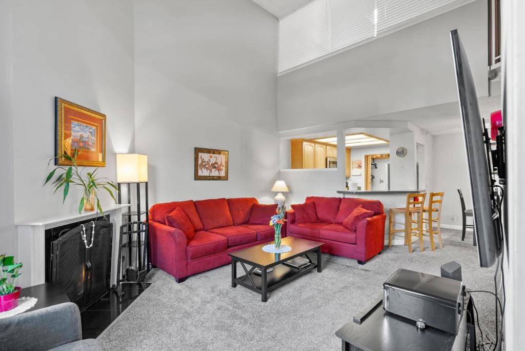 Hayward, CA 94545,25930 Kay AVE #301
