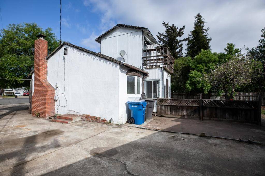 Campbell, CA 95008,824 Jones WAY