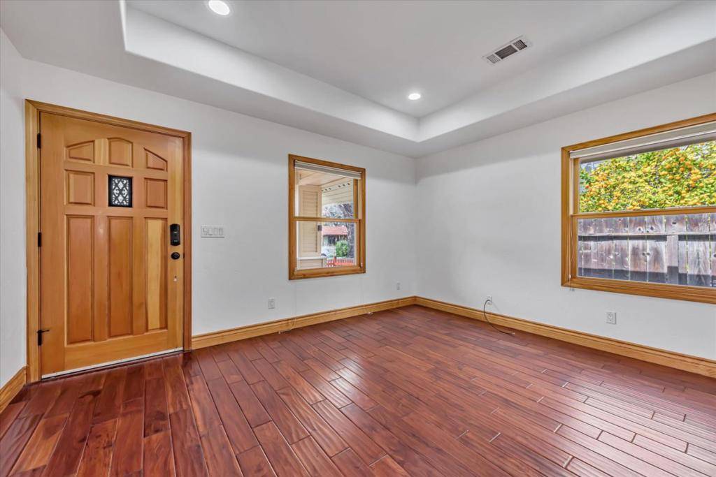 Campbell, CA 95008,106 S 4th ST