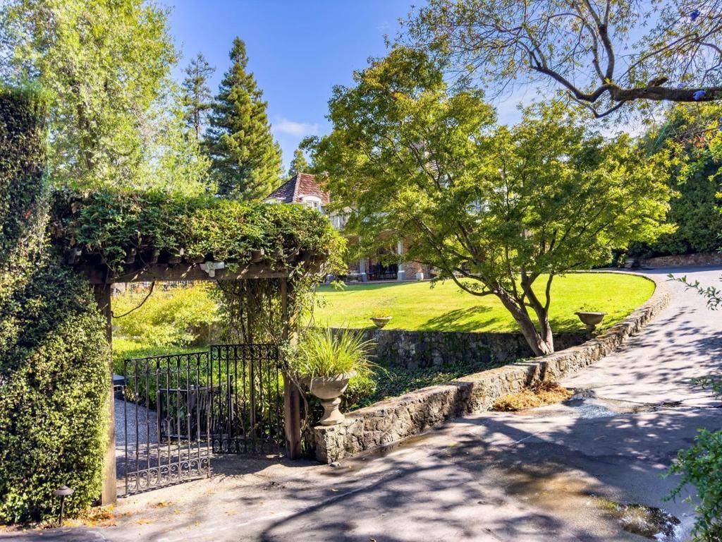 Hillsborough, CA 94010,2155 Geri LN