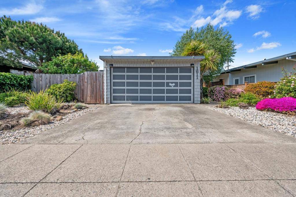 San Mateo, CA 94403,1611 Roberta DR