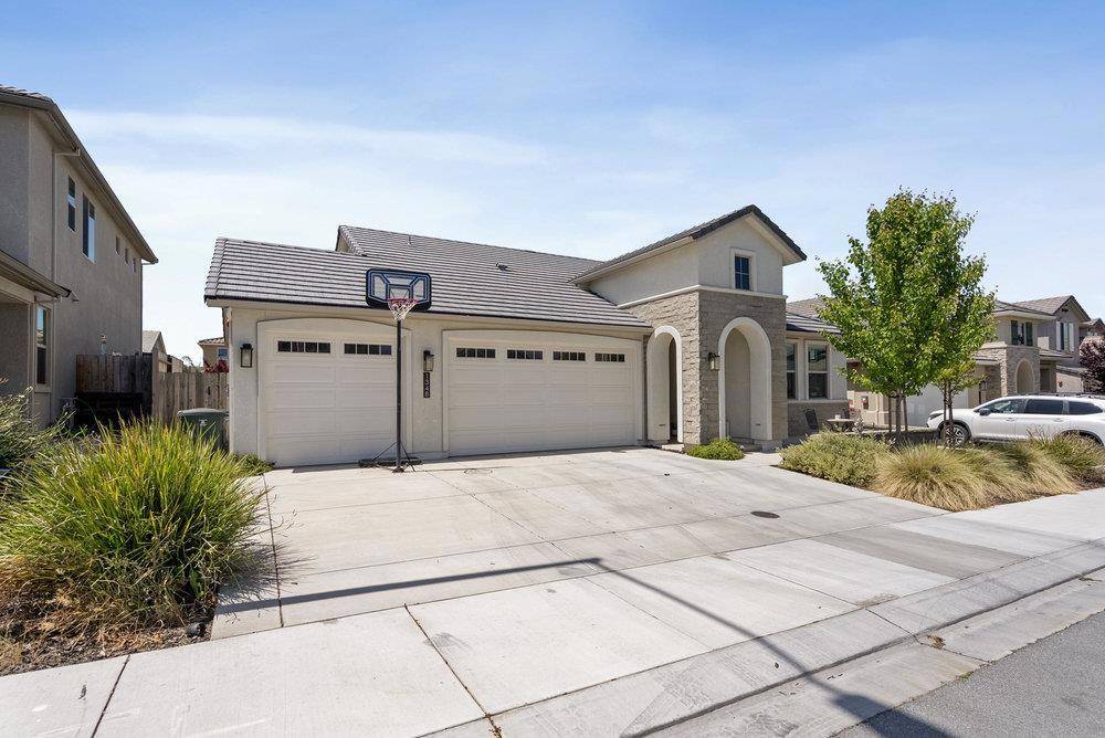 Hollister, CA 95023,1348 Azalea DR