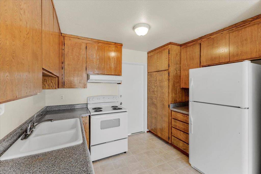Salinas, CA 93906,1656 Seville ST