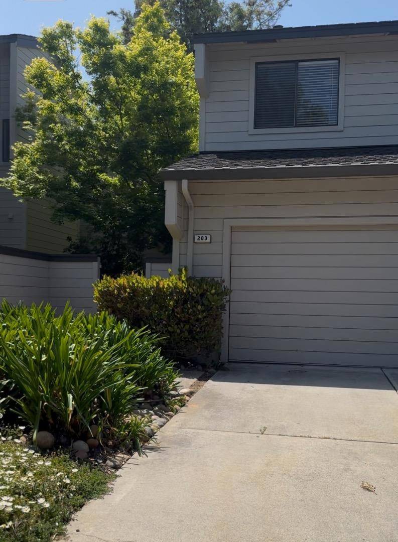 Los Gatos, CA 95032,203 Lorain PL