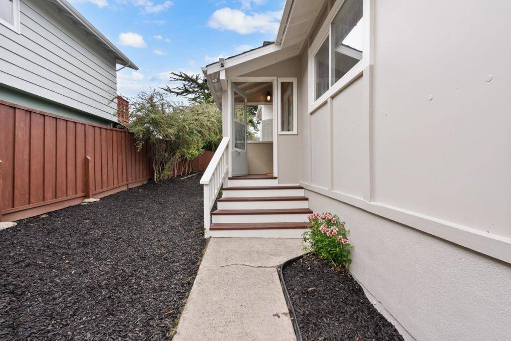 Pacifica, CA 94044,1165 Banyan WAY