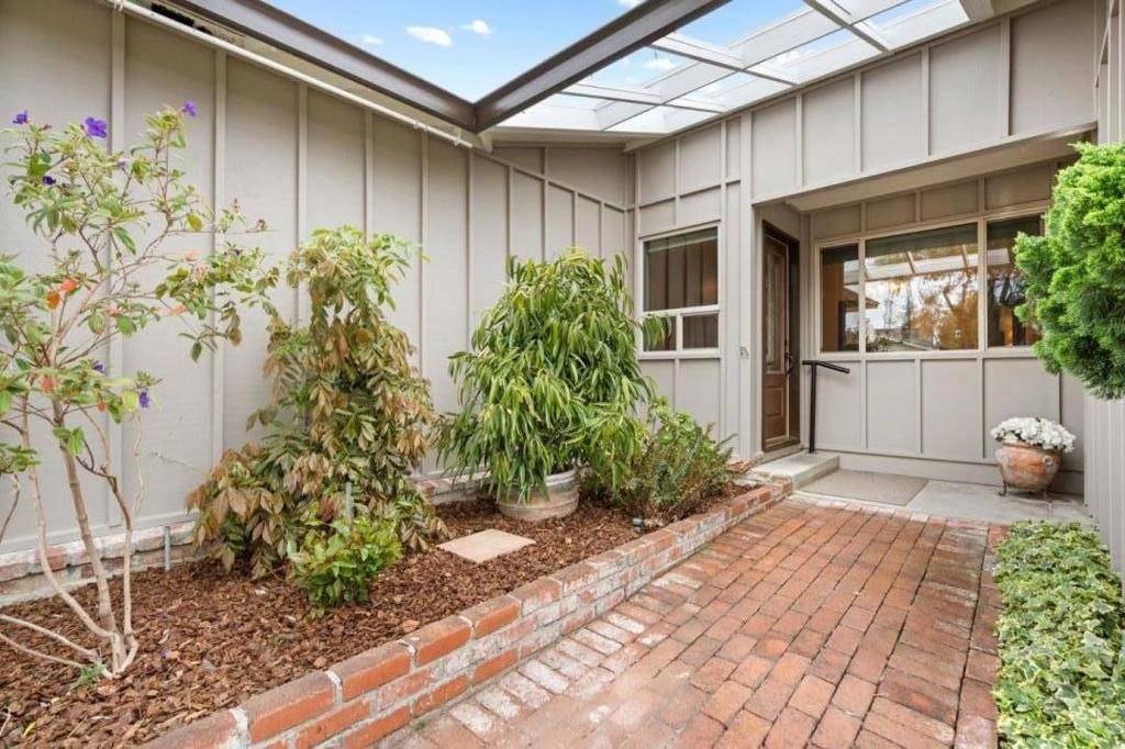 Foster City, CA 94404,266 Curlew CT