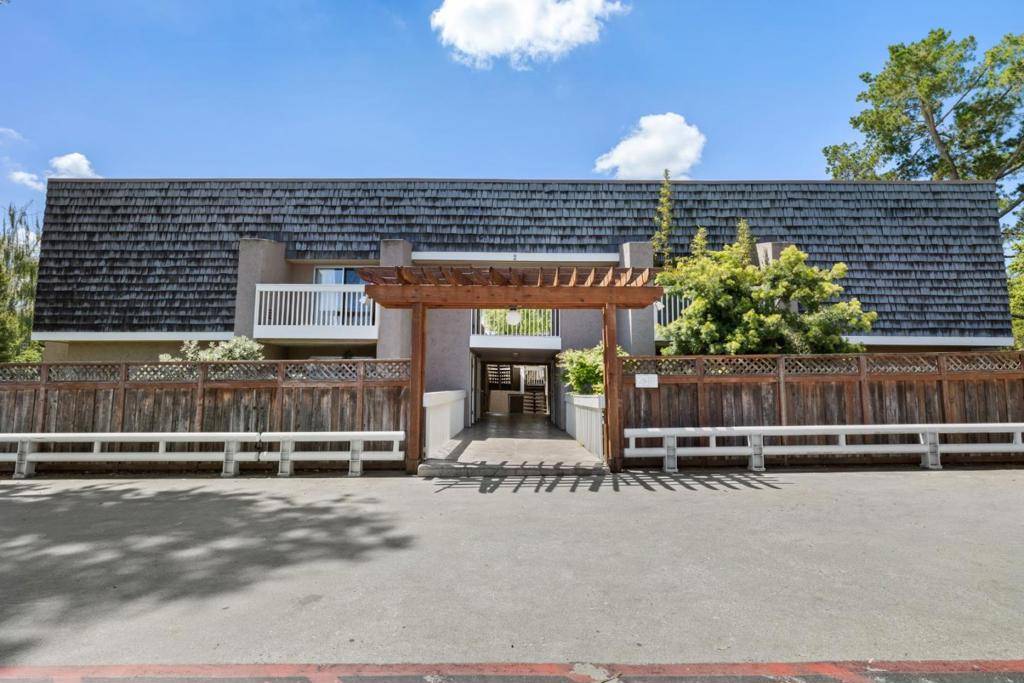 Menlo Park, CA 94025,675 Sharon Park DR #216