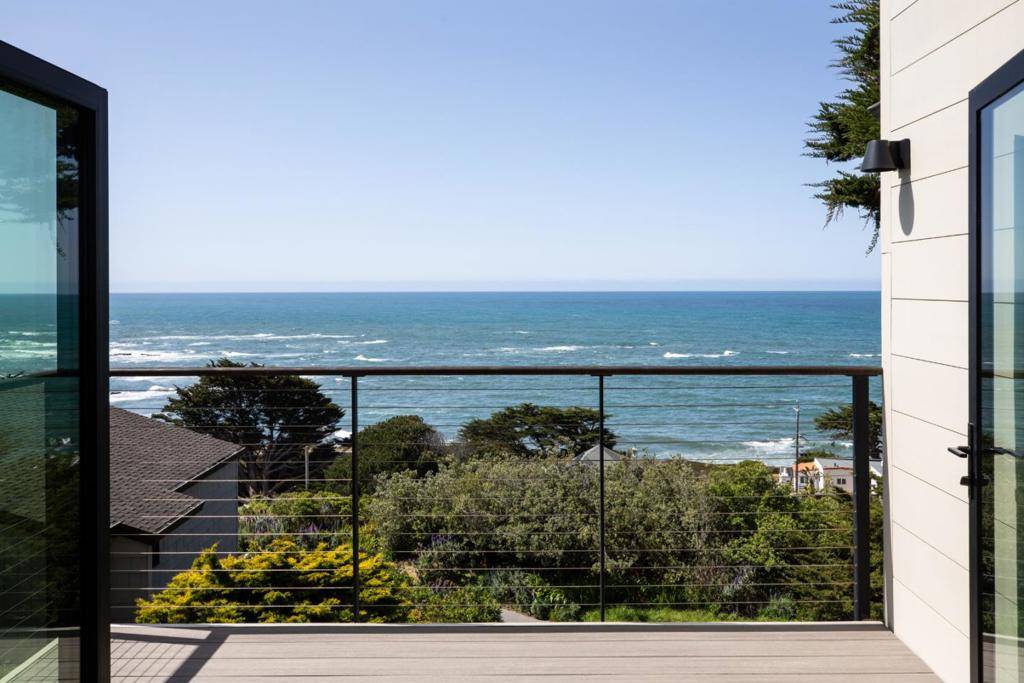 Moss Beach, CA 94038,530 Stetson ST