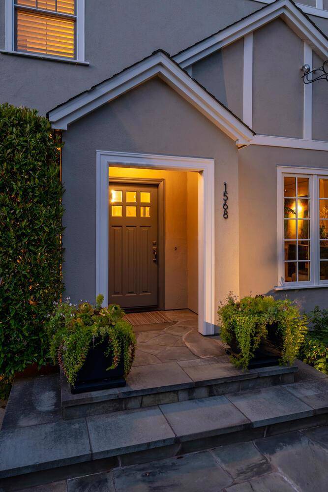 Burlingame, CA 94010,1568 Columbus AVE