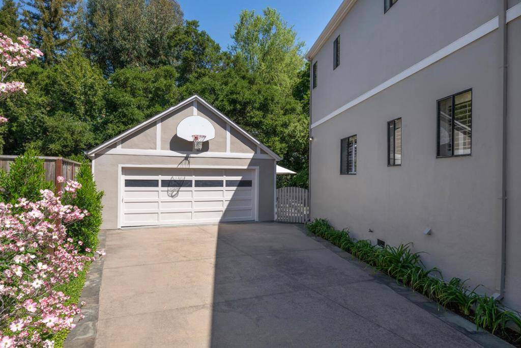 Burlingame, CA 94010,1568 Columbus AVE