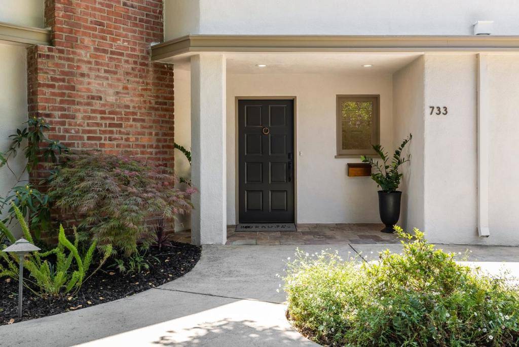 Palo Alto, CA 94303,733 Northampton DR