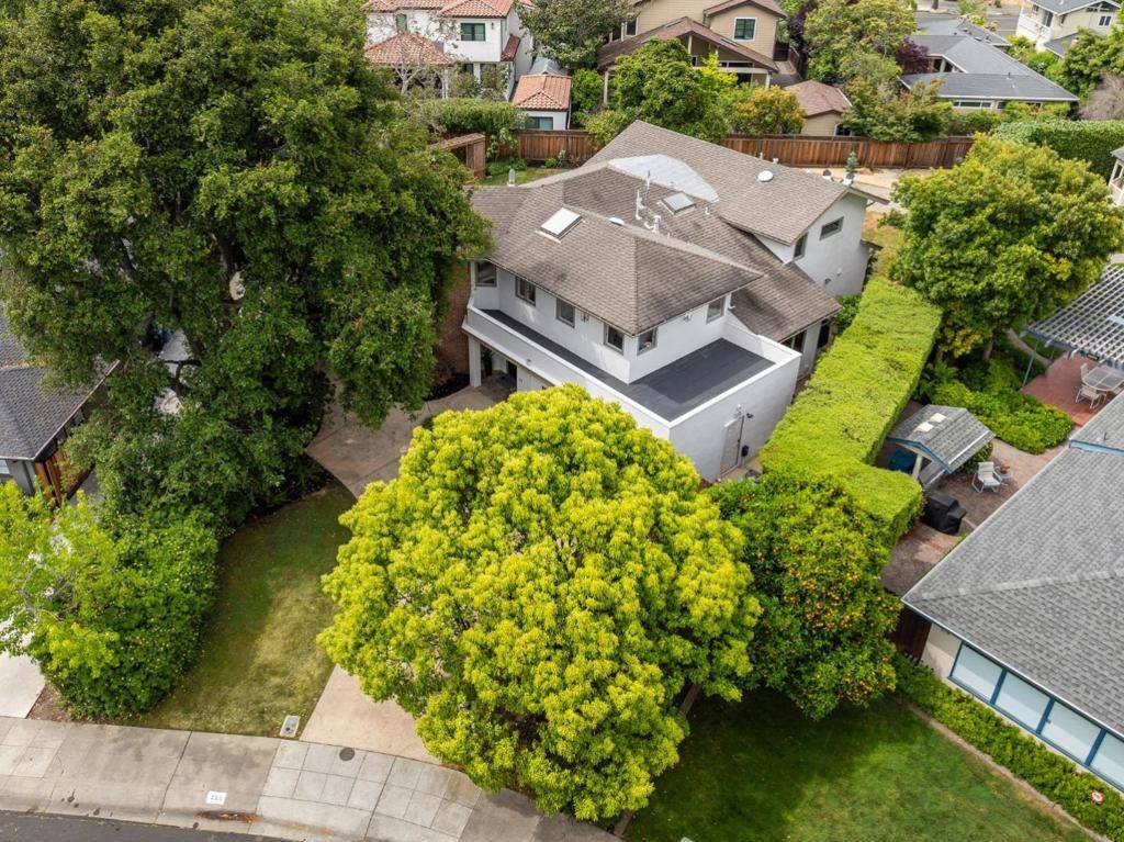 Palo Alto, CA 94303,733 Northampton DR