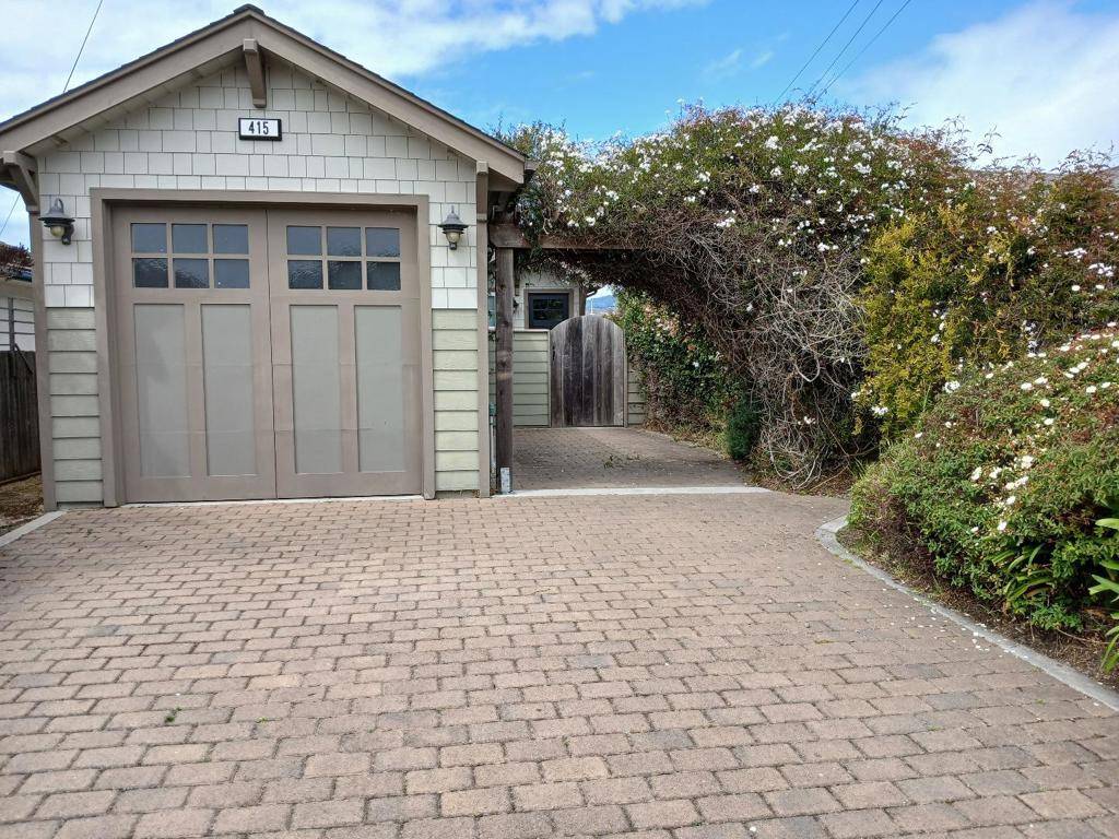 Half Moon Bay, CA 94019,415 Spruce ST