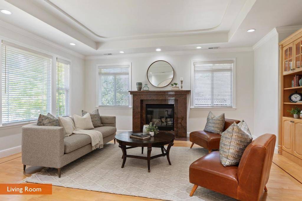 Los Altos, CA 94024,1018 Loma Prieta CT