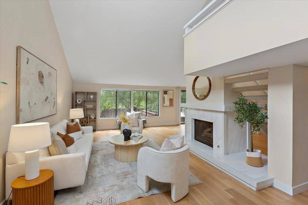 Los Altos, CA 94024,4 Farm RD